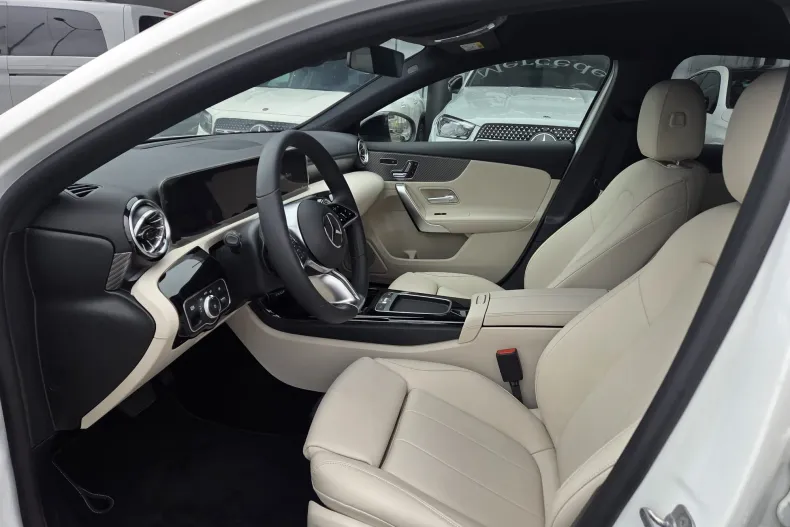 Mercedes-Benz A 250 (Clasa A) din 2024 cu 5 km - oferta MER202267 - foto 12