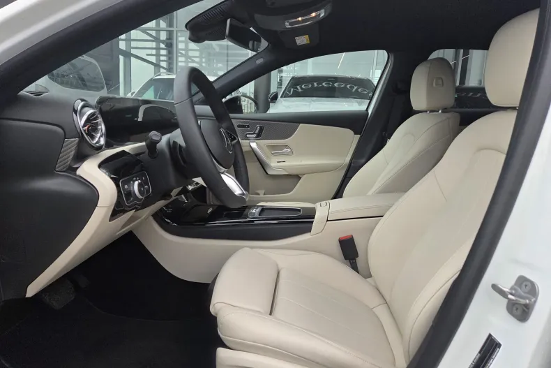 Mercedes-Benz A 250 (Clasa A) din 2024 cu 5 km - oferta MER202267 - foto 13