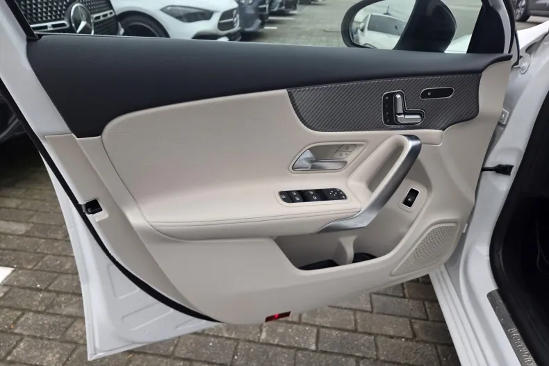 Mercedes-Benz A 250 (Clasa A) din 2024 cu 5 km - oferta MER202267 - foto 14