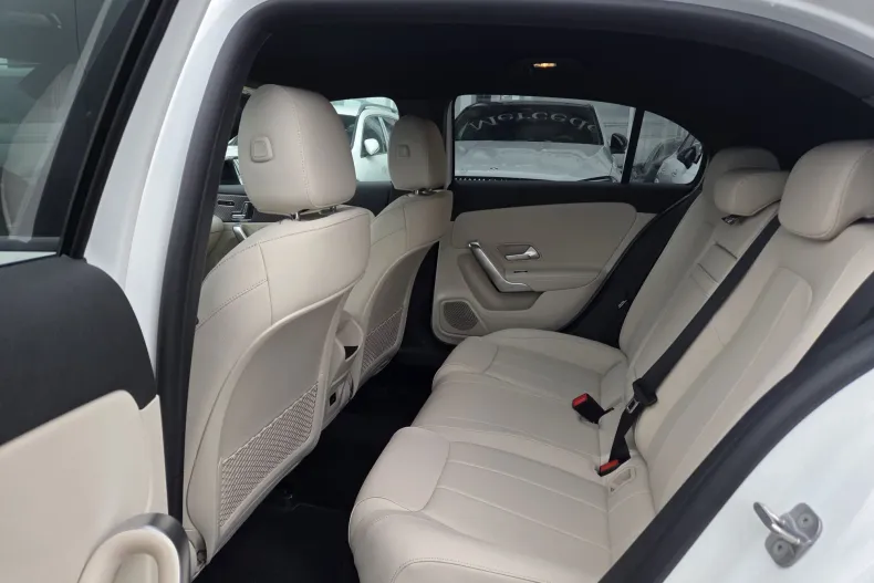 Mercedes-Benz A 250 (Clasa A) din 2024 cu 5 km - oferta MER202267 - foto 15