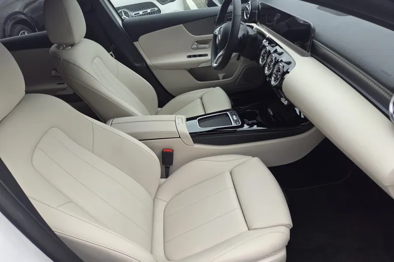 Mercedes-Benz A 250 (Clasa A) din 2024 cu 5 km - oferta MER202267 - foto 23