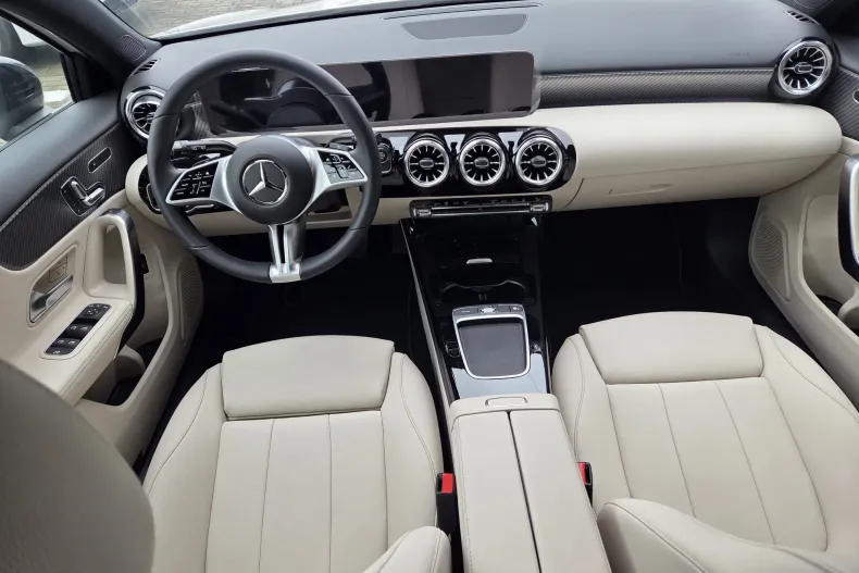 Mercedes-Benz A 250 (Clasa A) din 2024 cu 5 km - oferta MER202267 - foto 25