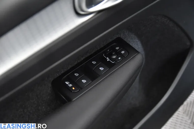 Volvo XC40 din 2021 cu 65.421 km - oferta VOL202284 - foto 14