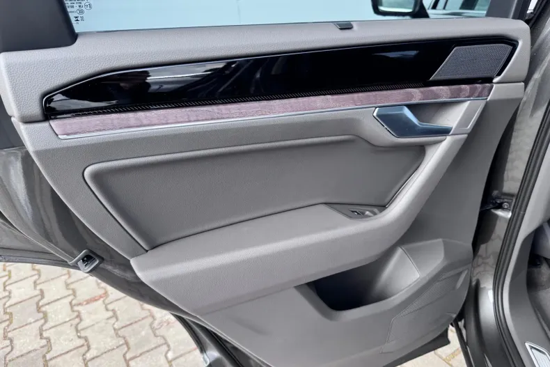 Volkswagen Touareg din 2025 cu 19 km - oferta VOL202331 - foto 26