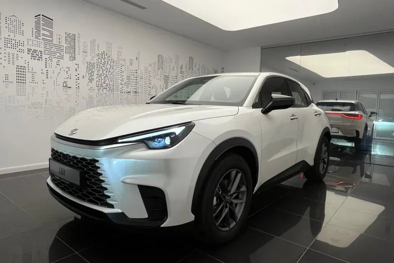Lexus LBX din 2026 cu 2 km - oferta LEX202337 - foto 2