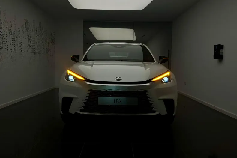 Lexus LBX din 2026 cu 2 km - oferta LEX202337 - foto 3