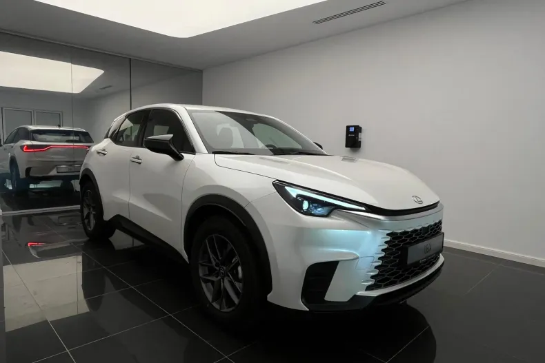 Lexus LBX din 2026 cu 2 km - oferta LEX202337 - foto 4