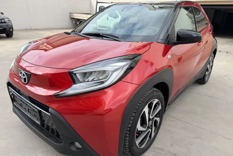 Toyota Aygo (X) din 2024 cu 9.900 km - oferta TOY202389 - foto 1