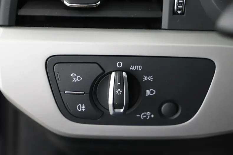 Audi A4 din 2022 cu 72.167 km - oferta AUD202398 - foto 13