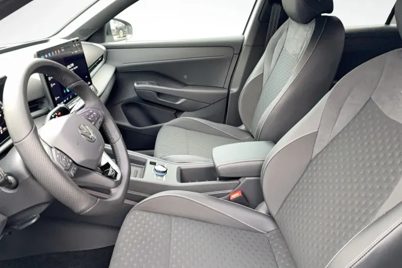 Volkswagen T-Roc din 2025 cu 2.900 km - oferta VOL202410 - foto 11