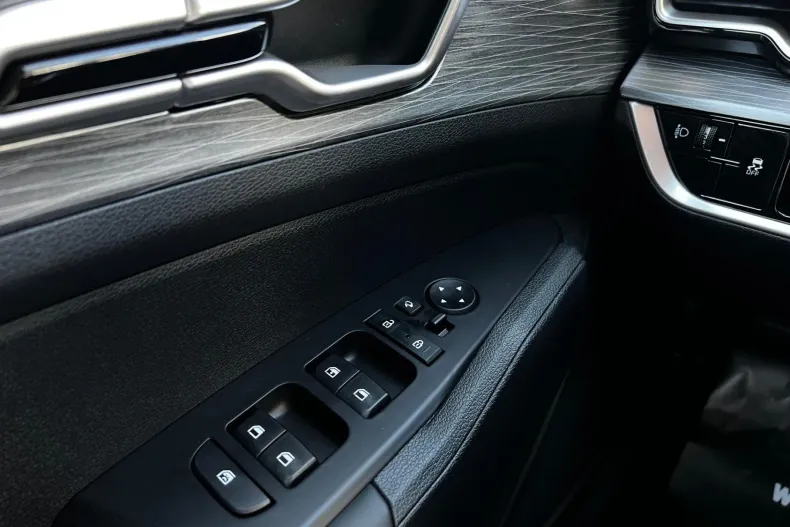 Kia Sportage din 2025 cu 3.930 km - oferta KIA202431 - foto 23