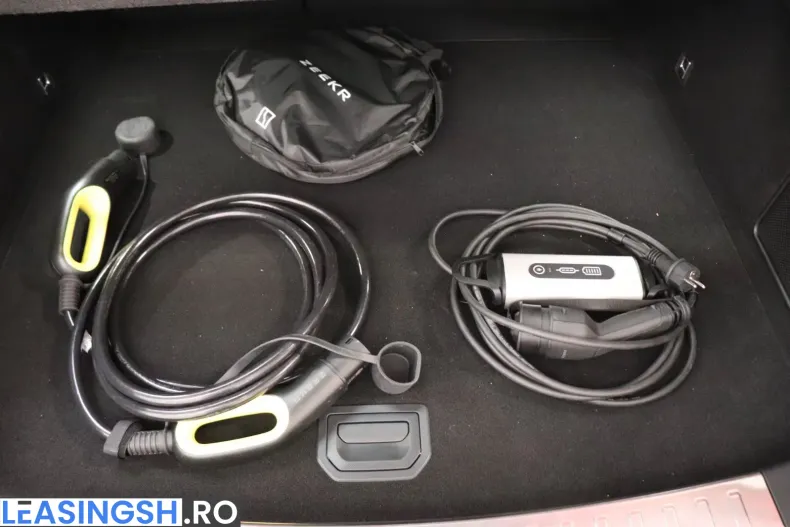 Zeekr 001 din 2024 cu 3.800 km - oferta ZEE202446 - foto 5