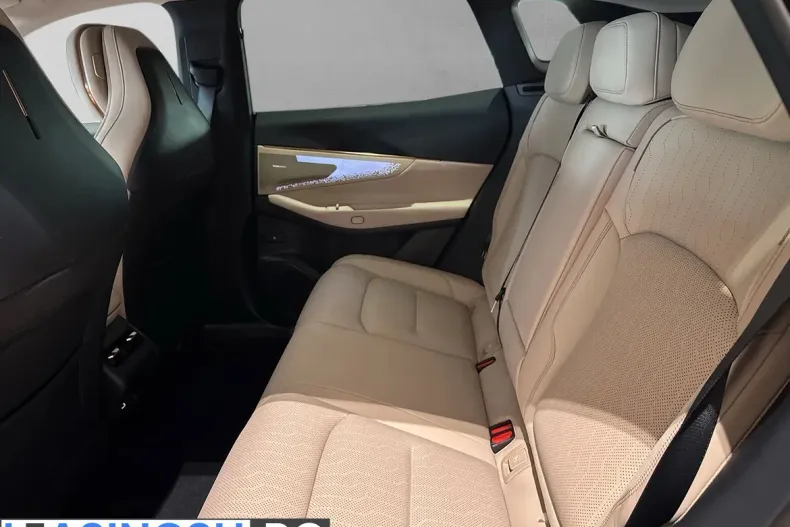 Lynk & Co 08 din 2025 cu 8.900 km - oferta LYN202451 - foto 9