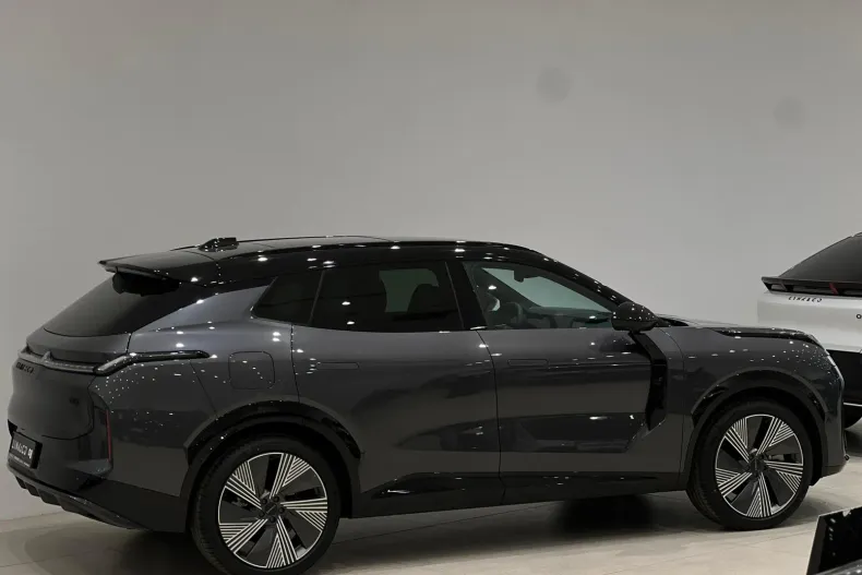 Lynk & Co 08 din 2025 cu 2 km - oferta LYN202475 - foto 11