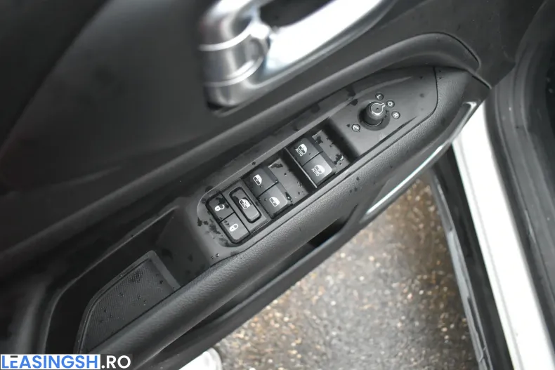 Jeep Compass din 2024 cu 18.455 km - oferta JEE202551 - foto 12