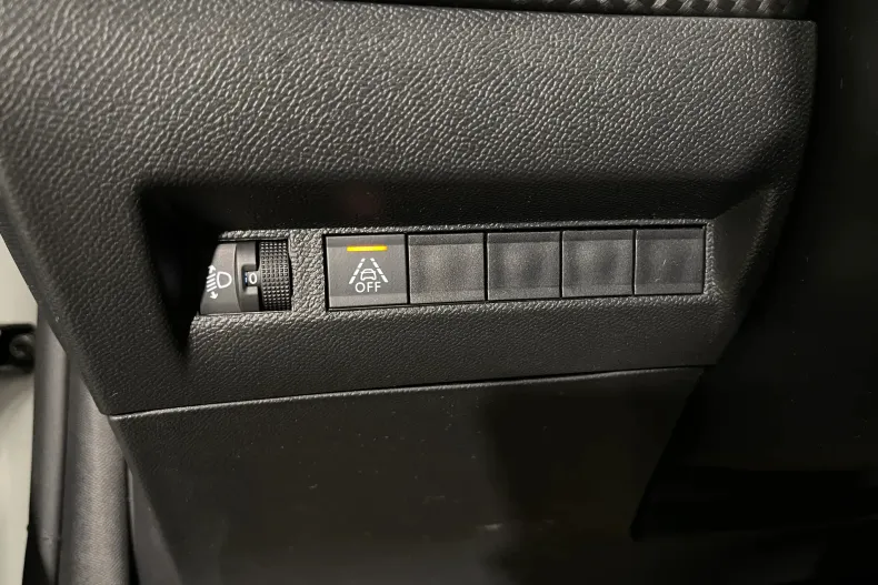 Peugeot 208 din 2023 cu 79.732 km - oferta PEU202558 - foto 21