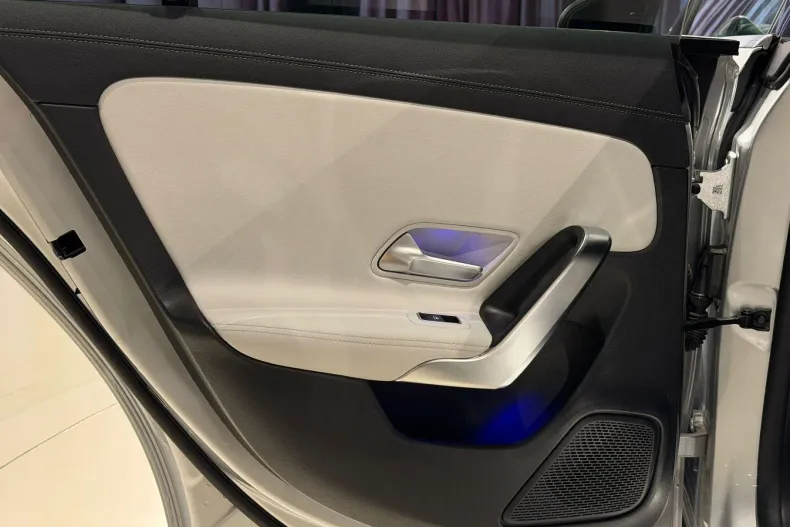 Mercedes-Benz CLA 200 (Clasa CLA) din 2022 cu 48.000 km - oferta MER202614 - foto 31