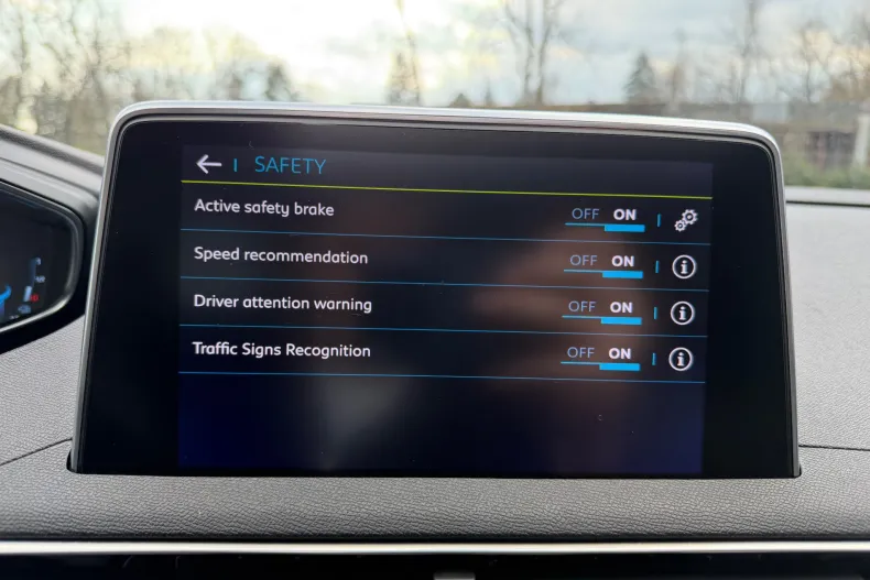 Peugeot 3008 din 2020 cu 70.350 km - oferta PEU202629 - foto 24