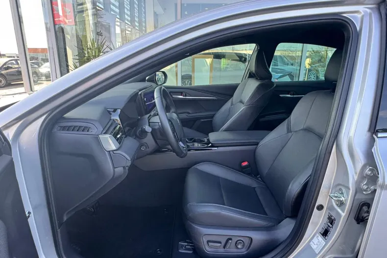 Toyota Camry din 2024 cu 14.890 km - oferta TOY202653 - foto 12