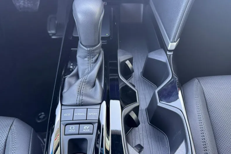 Toyota Camry din 2024 cu 14.890 km - oferta TOY202653 - foto 21