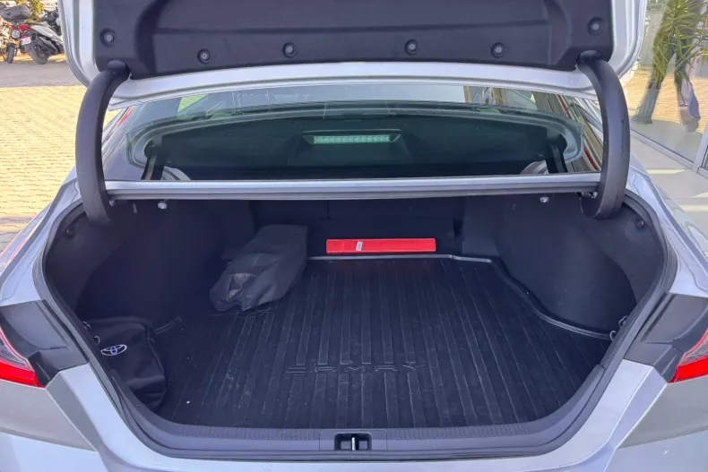 Toyota Camry din 2024 cu 14.890 km - oferta TOY202653 - foto 29