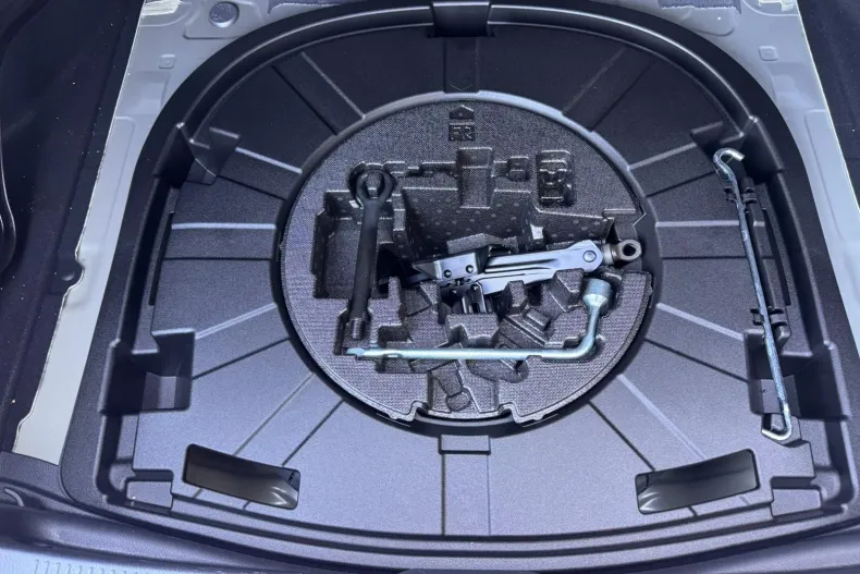 Toyota Camry din 2024 cu 14.890 km - oferta TOY202653 - foto 32