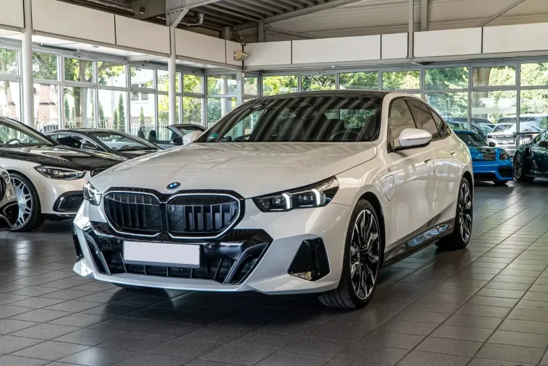BMW 550e (Seria 5) din 2025 cu 27.972 km - oferta BMW202695 - foto 3