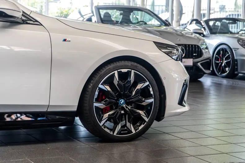 BMW 550e (Seria 5) din 2025 cu 27.972 km - oferta BMW202695 - foto 5