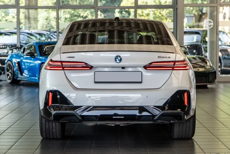 BMW 550e (Seria 5) din 2025 cu 27.972 km - oferta BMW202695 - foto 6
