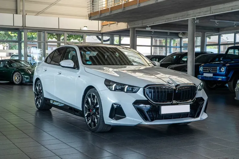 BMW 550e (Seria 5) din 2025 cu 27.972 km - oferta BMW202695 - foto 9