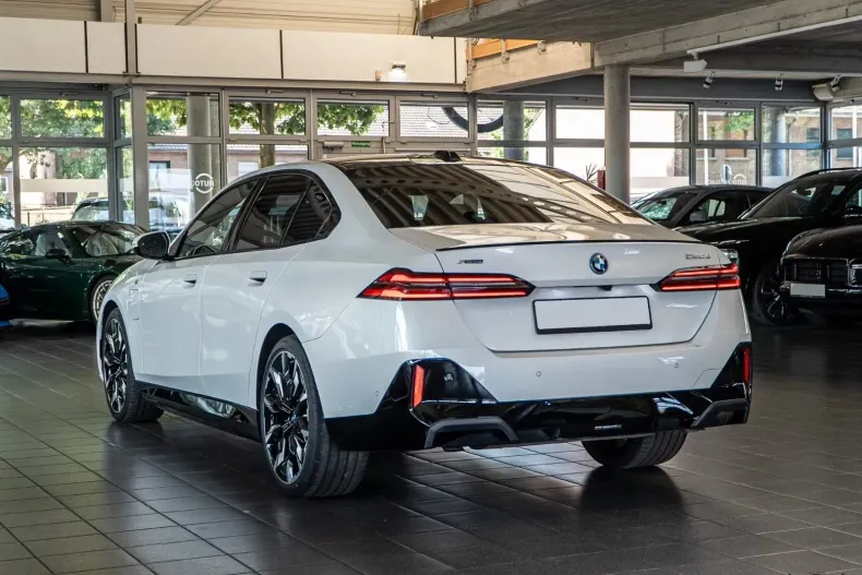 BMW 550e (Seria 5) din 2025 cu 27.972 km - oferta BMW202695 - foto 10