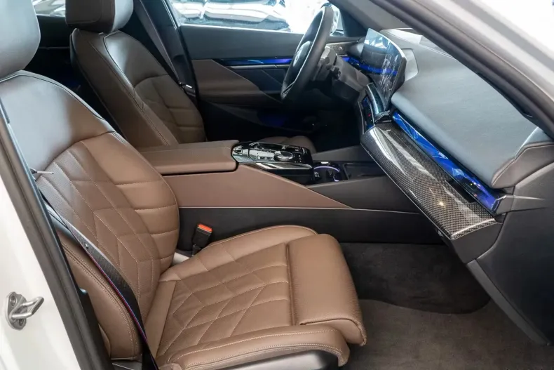 BMW 550e (Seria 5) din 2025 cu 27.972 km - oferta BMW202695 - foto 11