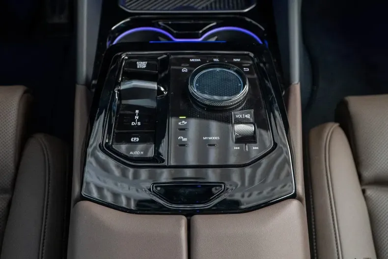 BMW 550e (Seria 5) din 2025 cu 27.972 km - oferta BMW202695 - foto 18