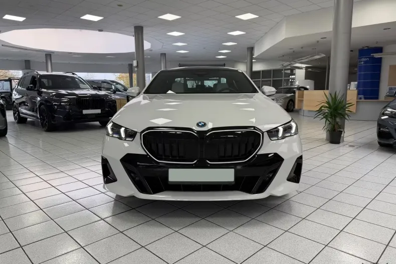 BMW 550e (Seria 5) din 2025 cu 23.100 km - oferta BMW202703 - foto 2