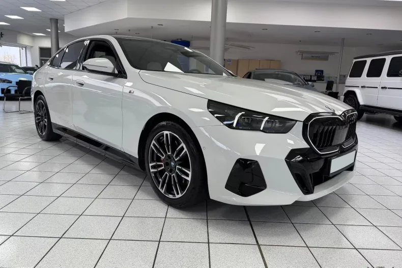 BMW 550e (Seria 5) din 2025 cu 23.100 km - oferta BMW202703 - foto 3