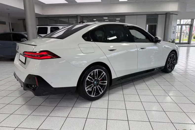 BMW 550e (Seria 5) din 2025 cu 23.100 km - oferta BMW202703 - foto 5