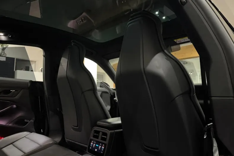 Porsche Taycan din 2022 cu 41.500 km - oferta POR202717 - foto 19