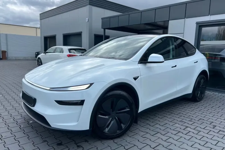 Tesla Model Y din 2025 cu 14.800 km - oferta TES202735 - foto 1