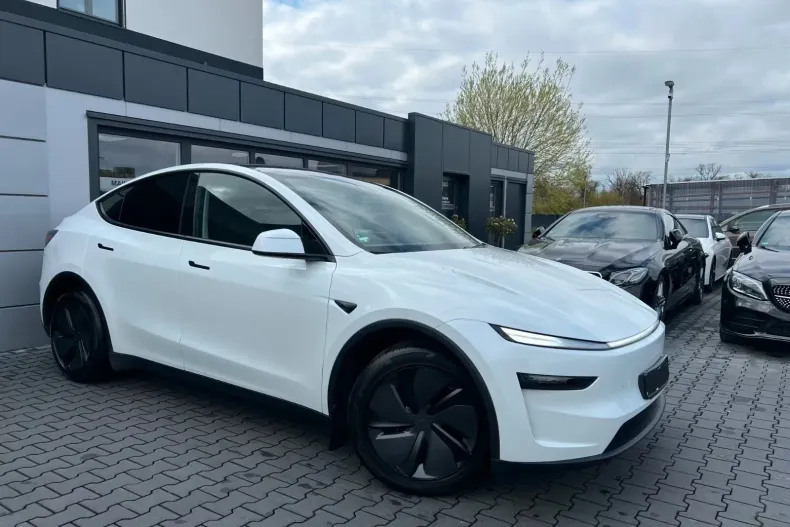 Tesla Model Y din 2025 cu 14.800 km - oferta TES202735 - foto 3