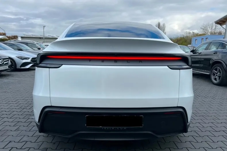 Tesla Model Y din 2025 cu 14.800 km - oferta TES202735 - foto 5