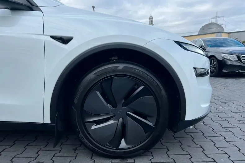 Tesla Model Y din 2025 cu 14.800 km - oferta TES202735 - foto 8