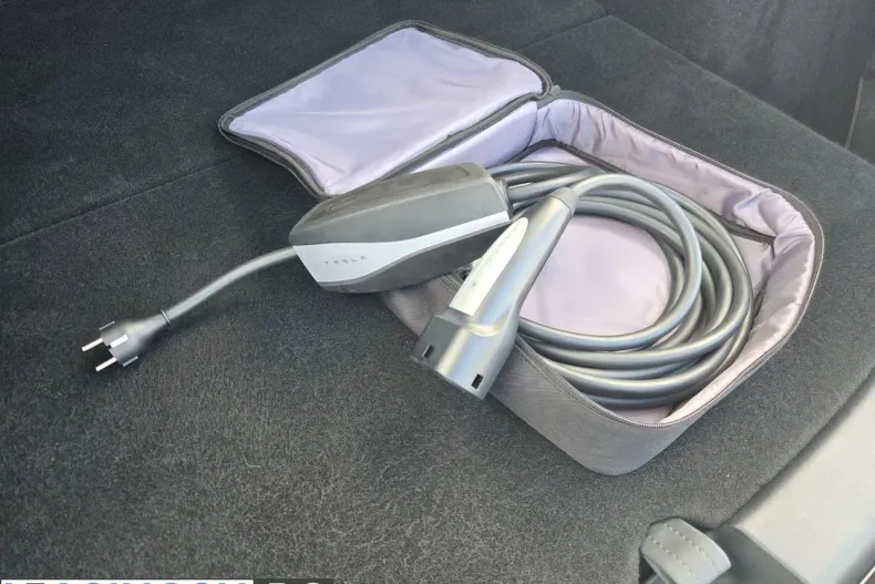 Tesla Model Y din 2023 cu 50.093 km - oferta TES202747 - foto 36