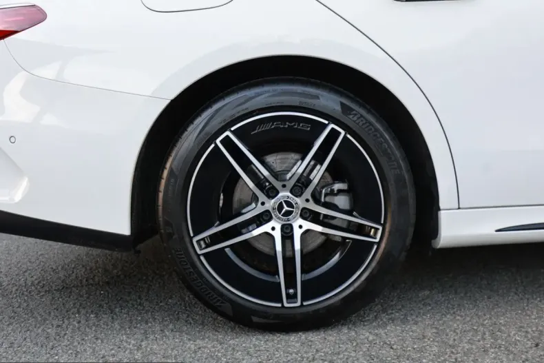 Mercedes-Benz E 220 (Clasa E) din 2025 cu 13.238 km - oferta MER202780 - foto 3