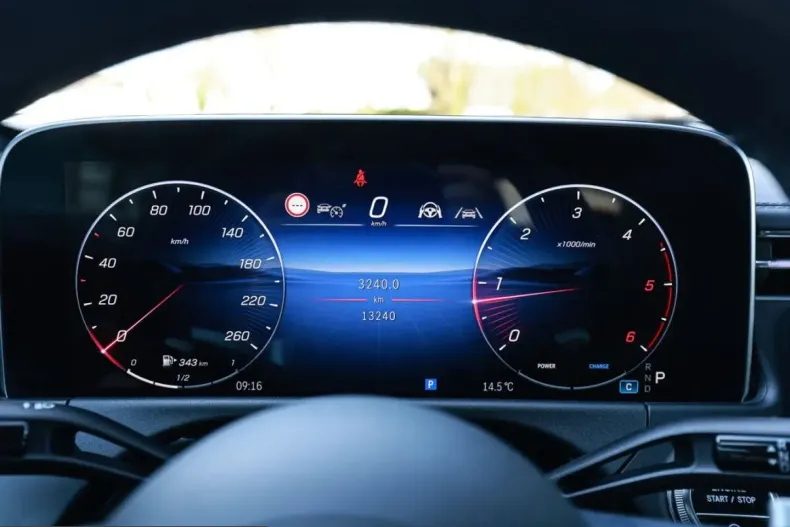 Mercedes-Benz E 220 (Clasa E) din 2025 cu 13.238 km - oferta MER202780 - foto 15