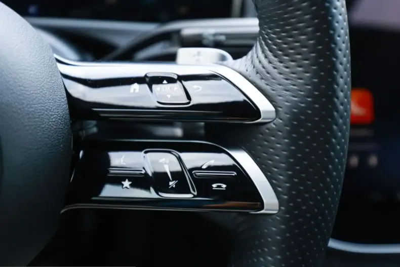 Mercedes-Benz E 220 (Clasa E) din 2025 cu 13.238 km - oferta MER202780 - foto 16