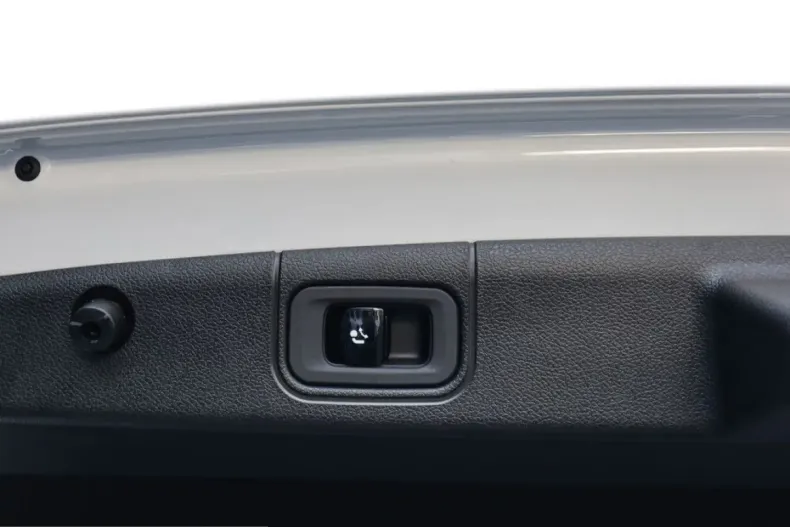 Mercedes-Benz E 220 (Clasa E) din 2025 cu 13.238 km - oferta MER202780 - foto 23