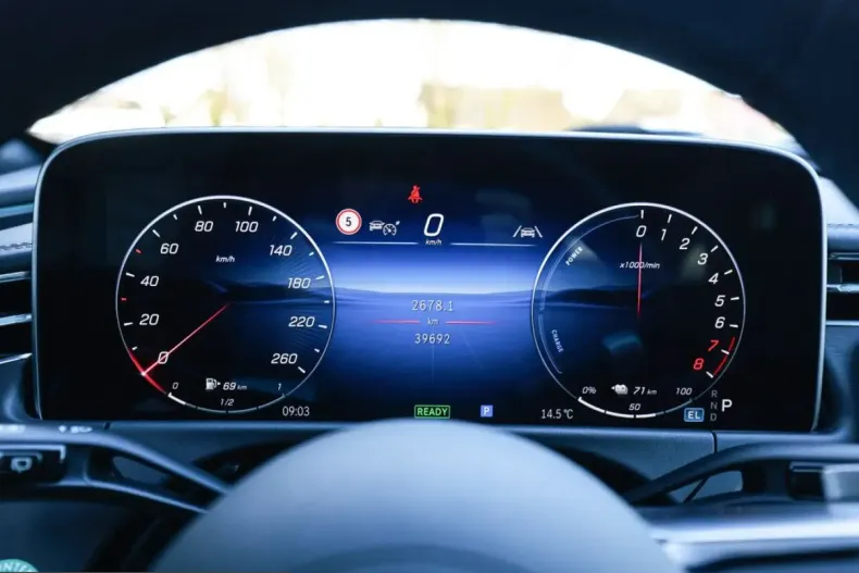 Mercedes-Benz E 300 (Clasa E) din 2025 cu 39.691 km - oferta MER202781 - foto 15