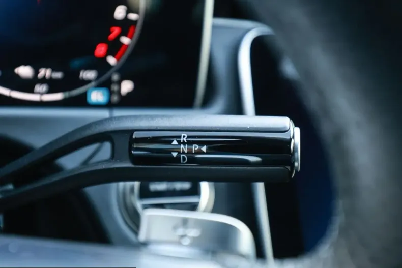 Mercedes-Benz E 300 (Clasa E) din 2025 cu 39.691 km - oferta MER202781 - foto 18