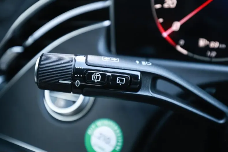 Mercedes-Benz E 300 (Clasa E) din 2025 cu 39.691 km - oferta MER202781 - foto 19