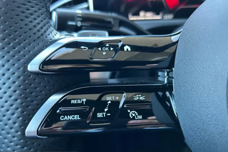 Mercedes-Benz E 220 (Clasa E) din 2025 cu 10.000 km - oferta MER202786 - foto 7